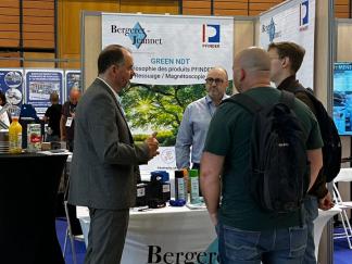 Besucher am PFINDER Stand 1